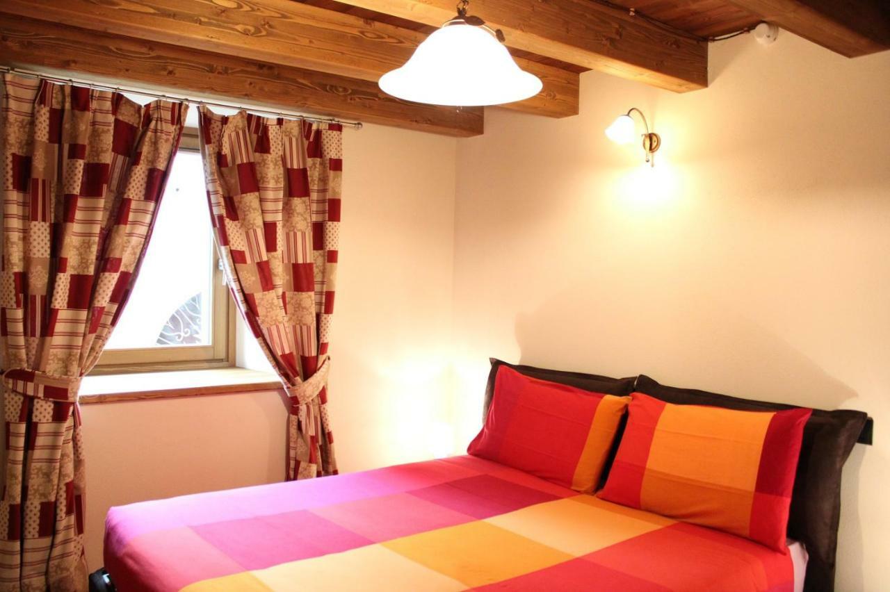 L'Atelier Du Temps - Les Greniers Appartements Aosta Luaran gambar